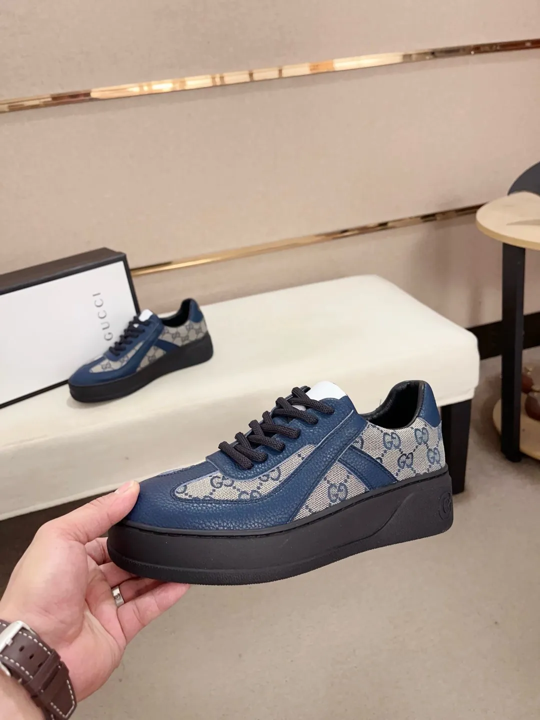 Men's shoes 💰: 420💰 [Gucci] Gucci's latest casual men's shoes, welcome to 1:1 comparison, a popular Hong Kong counter casual shoe, counter quality, support inspection, high-quality workmanship, uppers made of Italian imported calfskin, sheepskin lining insoles original fashion sports outsole, casual fashion, high-end quality, size: 38-44.